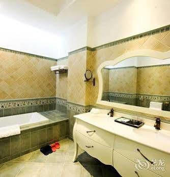 Blue Sky Hotel Yantai Exterior foto